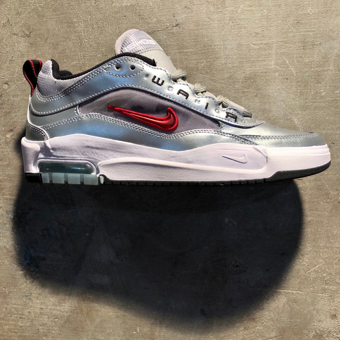 Nike SB - Air Max Ishod Premium - Silver Bullet - Metallic Silver / Varsity Red