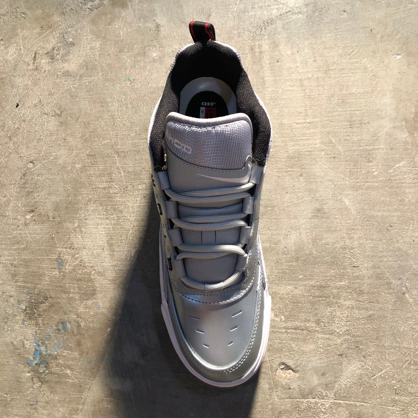 Nike SB - Air Max Ishod Premium - Silver Bullet - Metallic Silver / Varsity Red