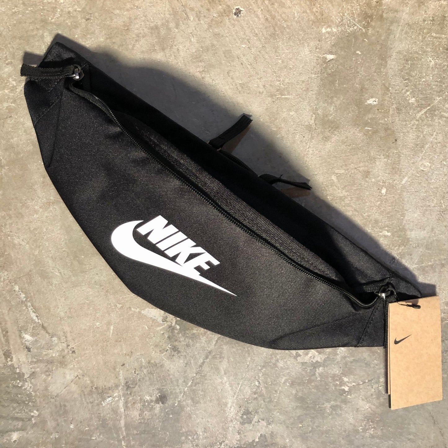 Nike - Heritage Waistpack Bag - Black / White