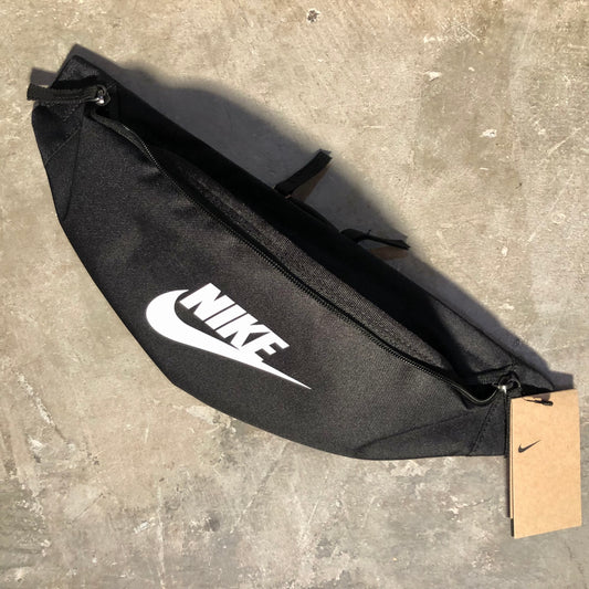 Nike - Heritage Waistpack Bag - Black / White