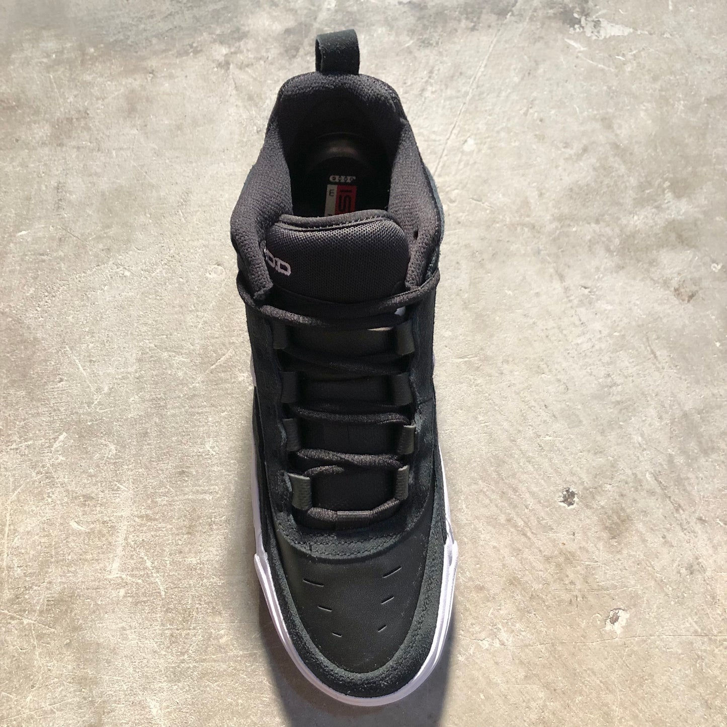 Nike SB - Air Max Ishod - Black / Black / White