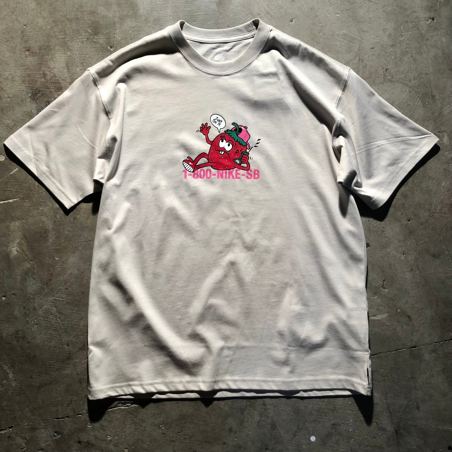 Nike SB - Flip Phone Skate Tee - Light Bone