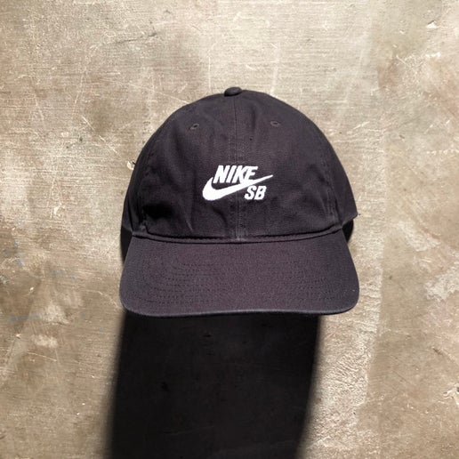 Nike SB - Club Unstructured Skate Strapback Hat - Black / White
