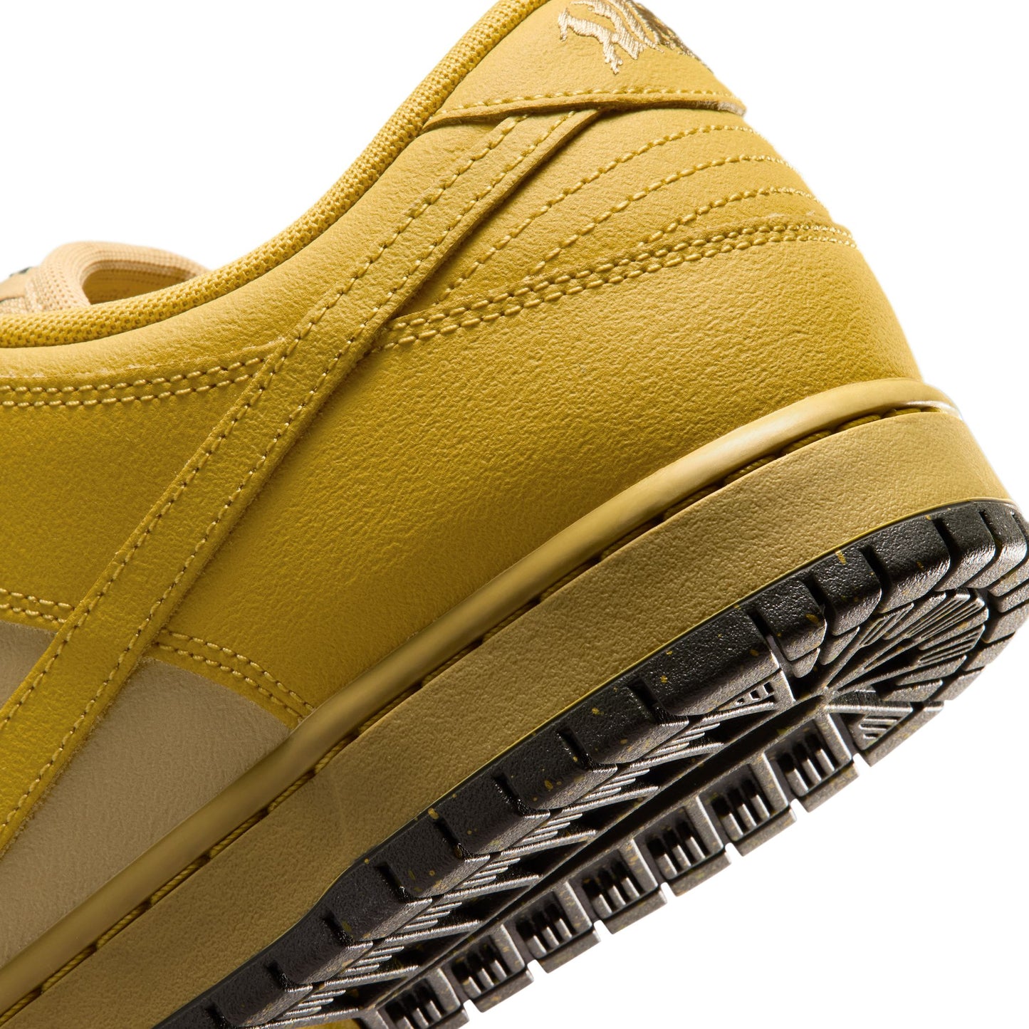 Nike SB - Dunk Low Pro - Saffron Quartz / Pear