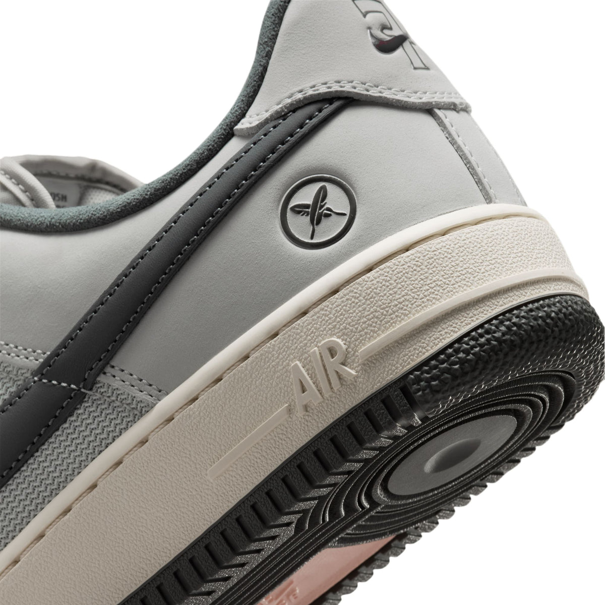 Nike SB - Air Force 1 x Yuto - White / Iron Grey / Coconut Milk