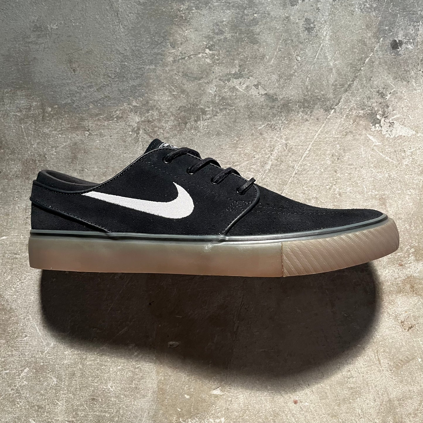 Nike SB - Zoom Janoski OG+ - Black / White / Black / Gum Light Brown