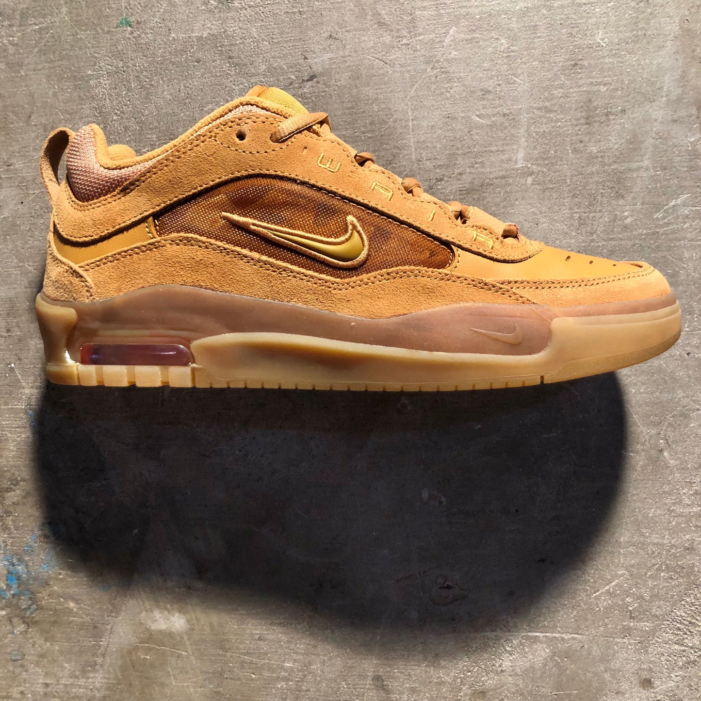 Nike SB - Air Max Ishod - Flax - Wheat - Safety Orange