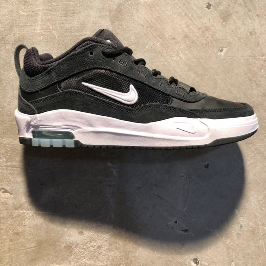 Nike SB - Air Max Ishod  - Black / Black / White