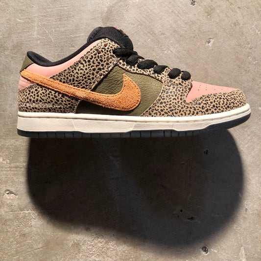 Nike SB - Arts & Rec Dunk Low Pro - Khaki / Amber Brown - Rough Green / Rust Pink