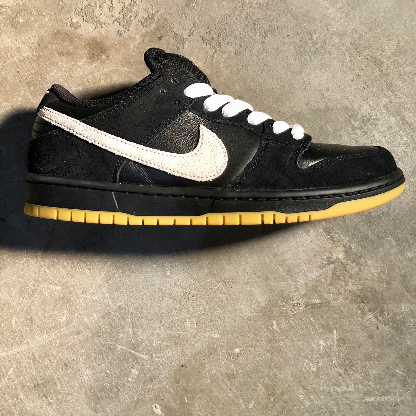 Nike SB - Dunk Low Pro - Black / White - Black - Gum Light Brown