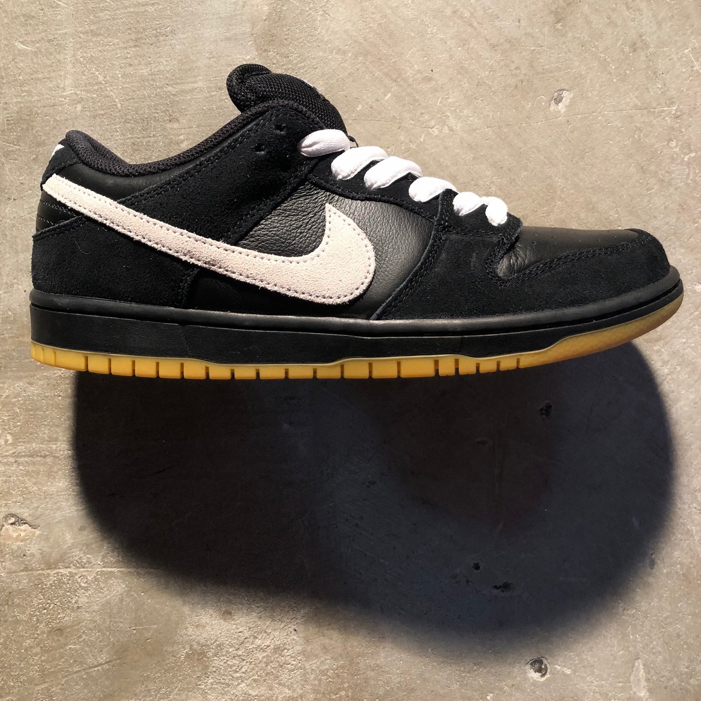 Nike SB - Dunk Low Pro - Black / White - Black - Gum Light Brown