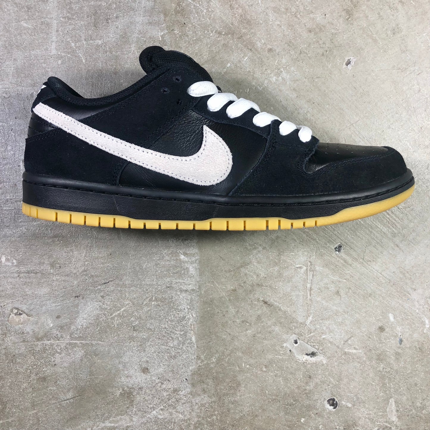 Nike SB - Dunk Low Pro - Black / White - Black - Gum Light Brown